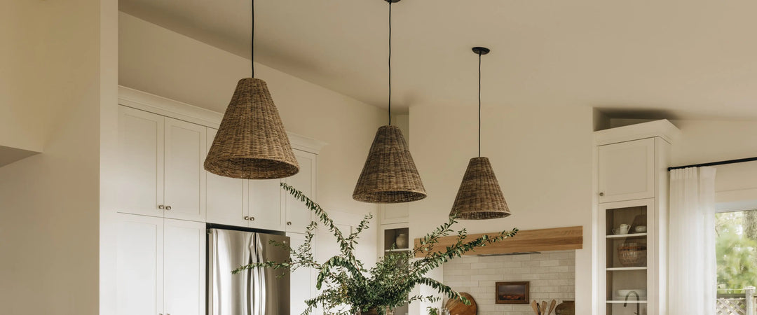 Suspensions tressées naturelles dans cuisine moderne — Luminaire Maison Olive