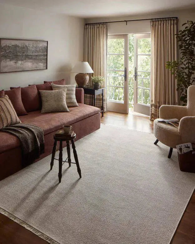 Tapis MALIBU Ivory / Dove I dans un décor intérieur — Maison Olive
