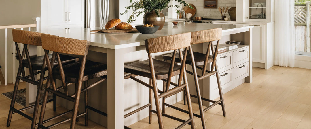 Table de salle à manger en bois naturel et chaises design — Maison Olive mobilier haut de gamme