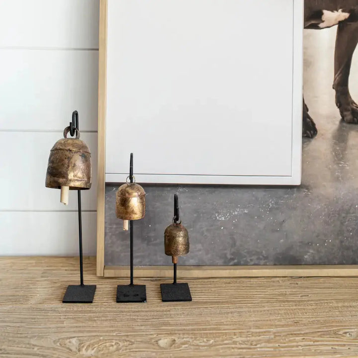 Styling d'étagère avec cloches en fer d'inspiration vintage  Maison Olive