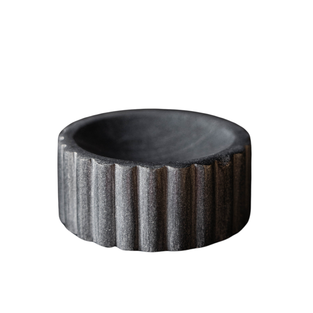 KAREN Porte-savon cannelé en marbre noir - Maison Olive