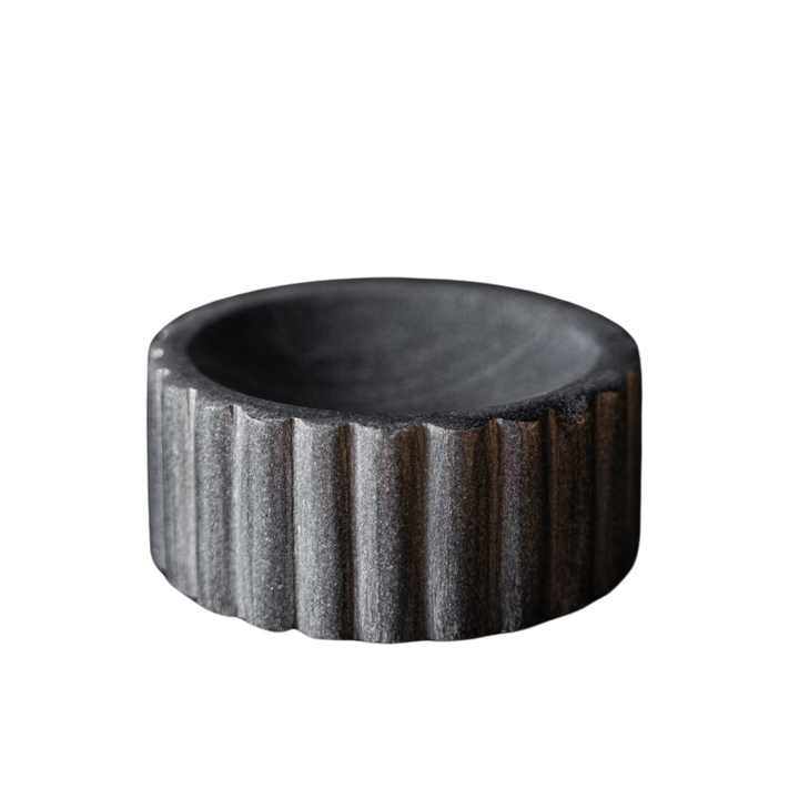 KAREN Porte-savon cannelé en marbre noir - Maison Olive