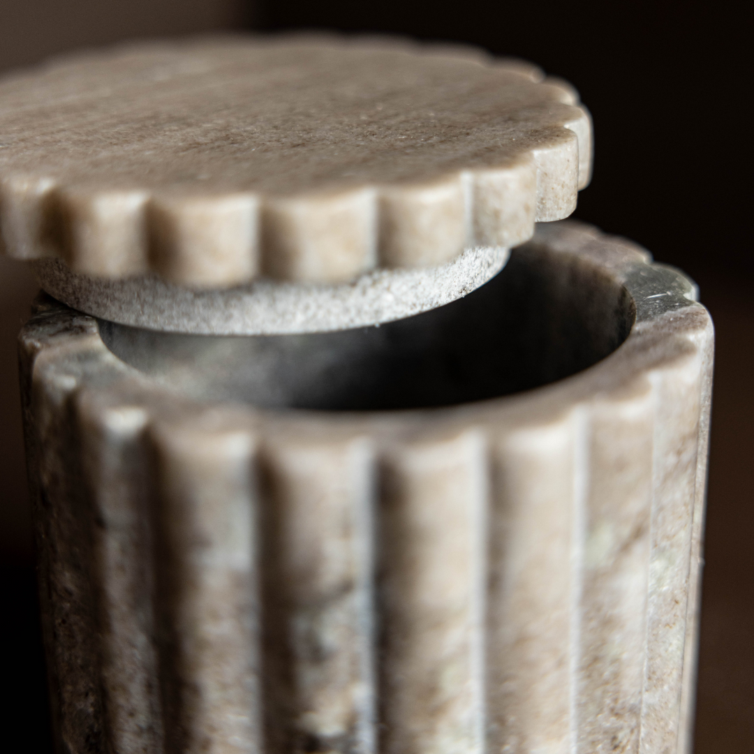 WOLZ Pot cannelé en marbre gris beige - Maison Olive