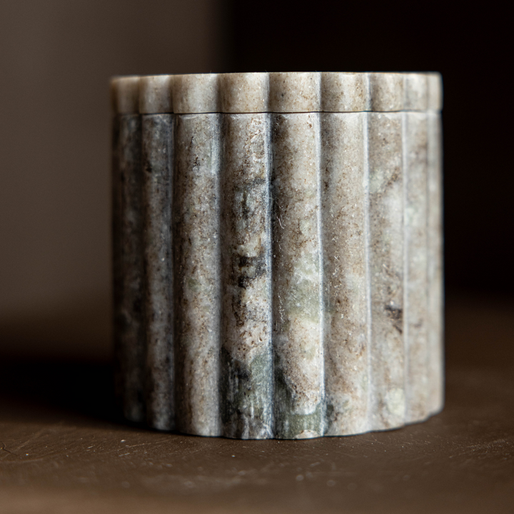 WOLZ Pot cannelé en marbre gris beige - Maison Olive