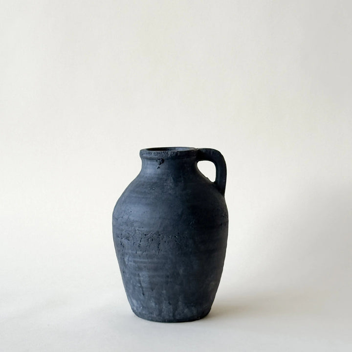 TERRA   Vase texturée avec anse – Fini noir lavé