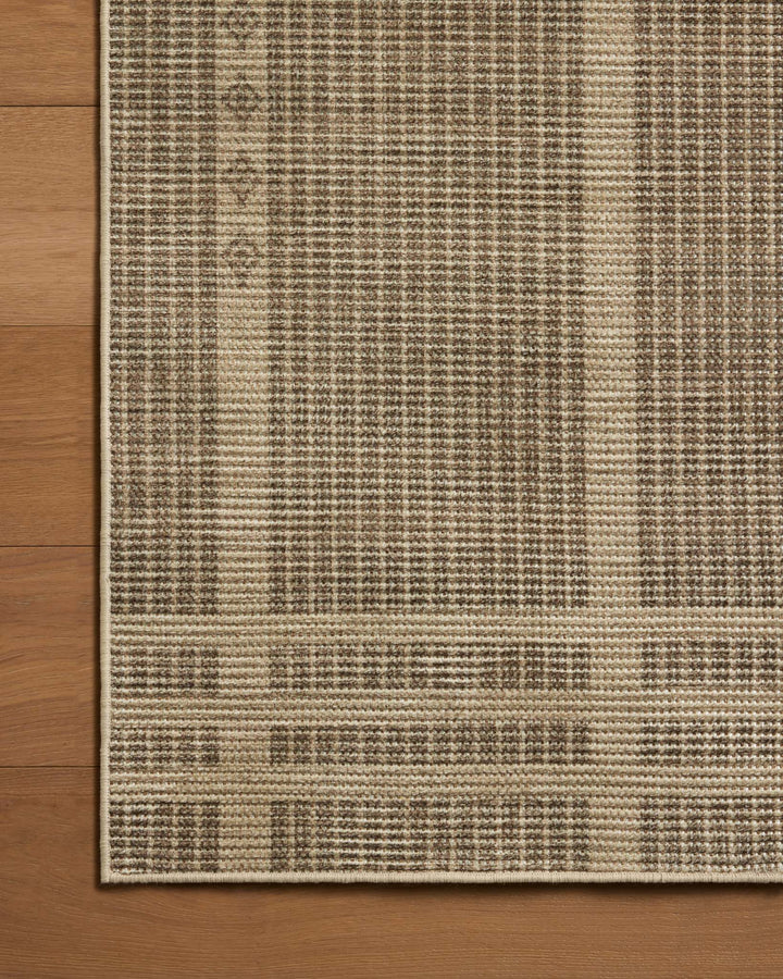 Tapis Archibald fauve et beige Amber Lewis × Loloi — détail du tissage