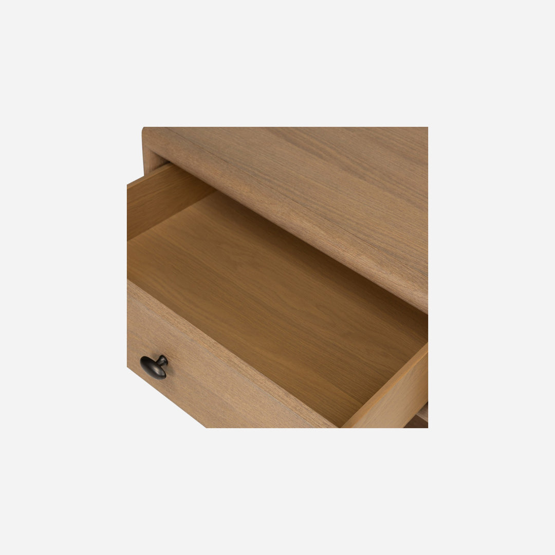 Table de chevet en bois avec petite poignée ovale