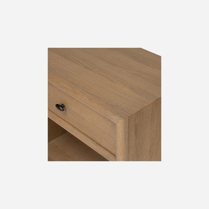 Table de chevet en bois avec petite poignée ovale