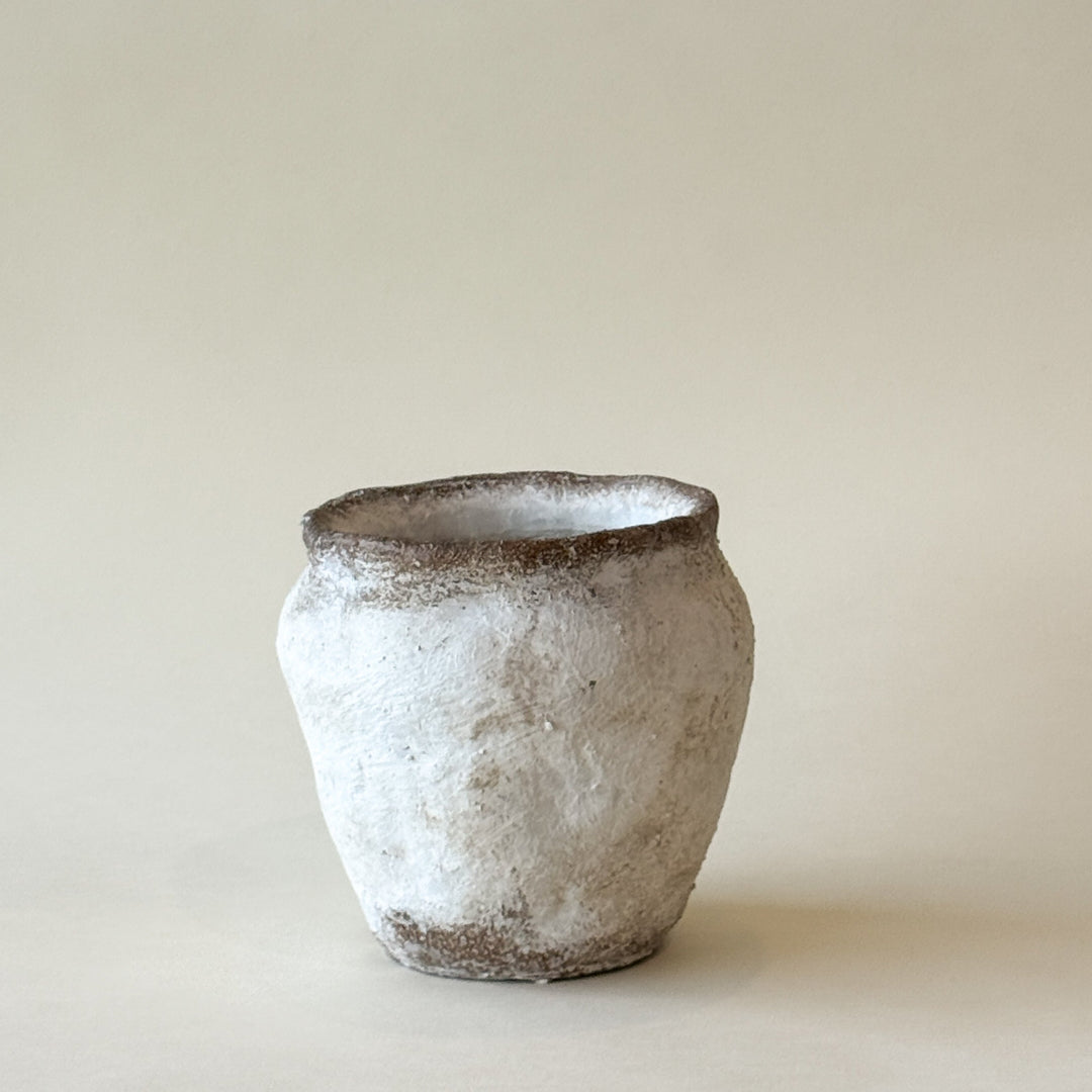 Cache-pot en forme d’urne moulée en ciment 13.5''  Maison Olive