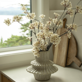 Branche de fleurs de poirier  Maison Olive