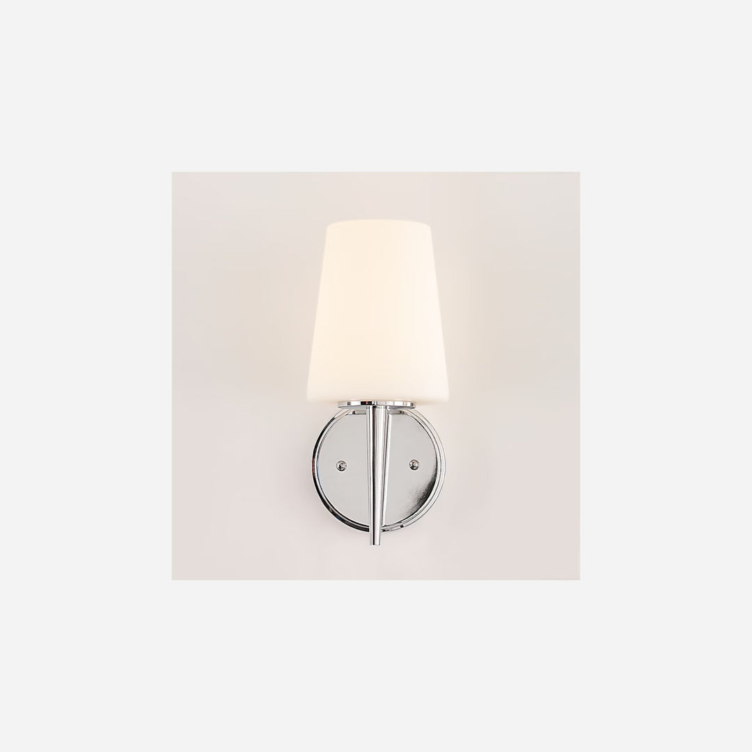Applique murale Driscoll Maison Olive en laiton satiné et verre opalin, style années 60, éclairage doux.