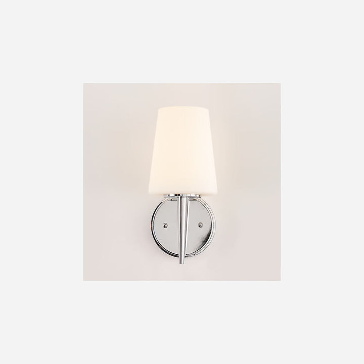 Applique murale Driscoll Maison Olive en laiton satiné et verre opalin, style années 60, éclairage doux.