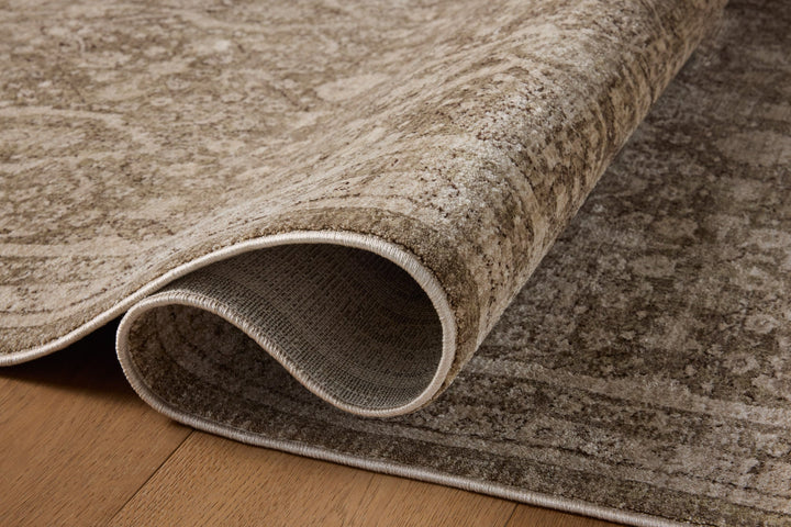 Tapis Ethel olive et naturel Amber Lewis × Loloi — détail de la texture