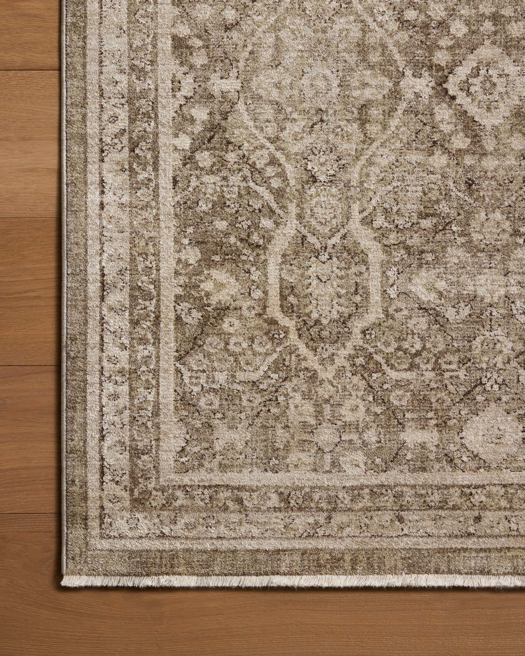 Tapis Ethel olive et naturel Amber Lewis × Loloi — détail de la texture