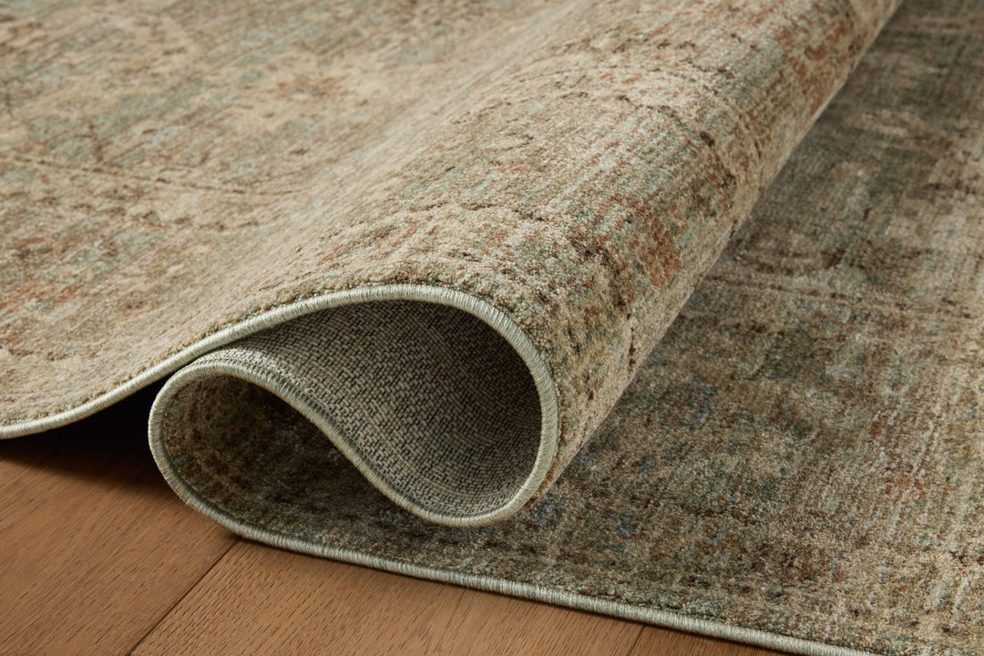 Tapis Ethel lagon et argile Amber Lewis × Loloi — détail de la texture