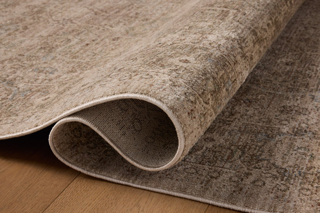 Tapis Ethel sauge et naturel Amber Lewis × Loloi — détail de la texture