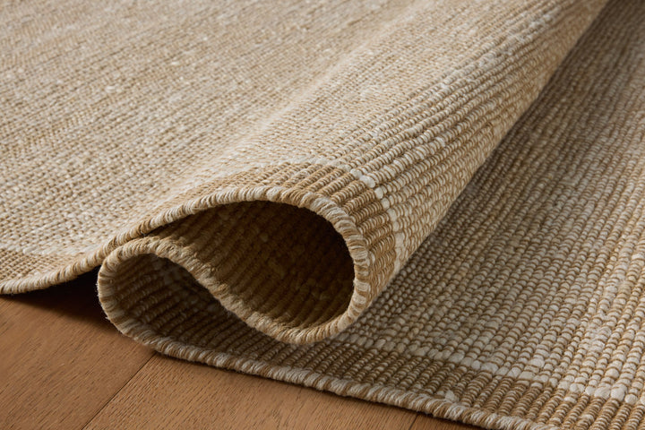 Tapis Gertrude ivoire et beige Amber Lewis × Loloi — détail du tissage