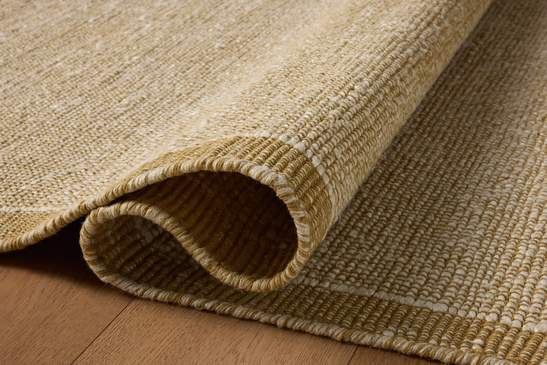 Tapis Gertrude ivoire et ocre Amber Lewis × Loloi — détail du tissage