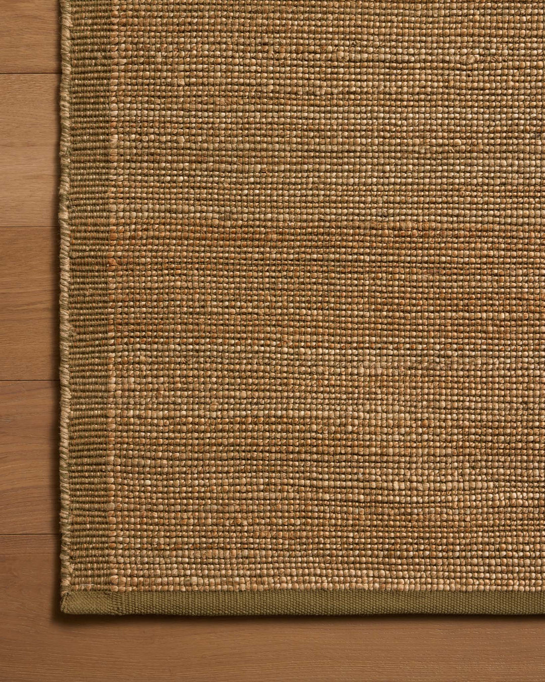 Tapis Gertrude naturel et vert Amber Lewis × Loloi — détail du tissage