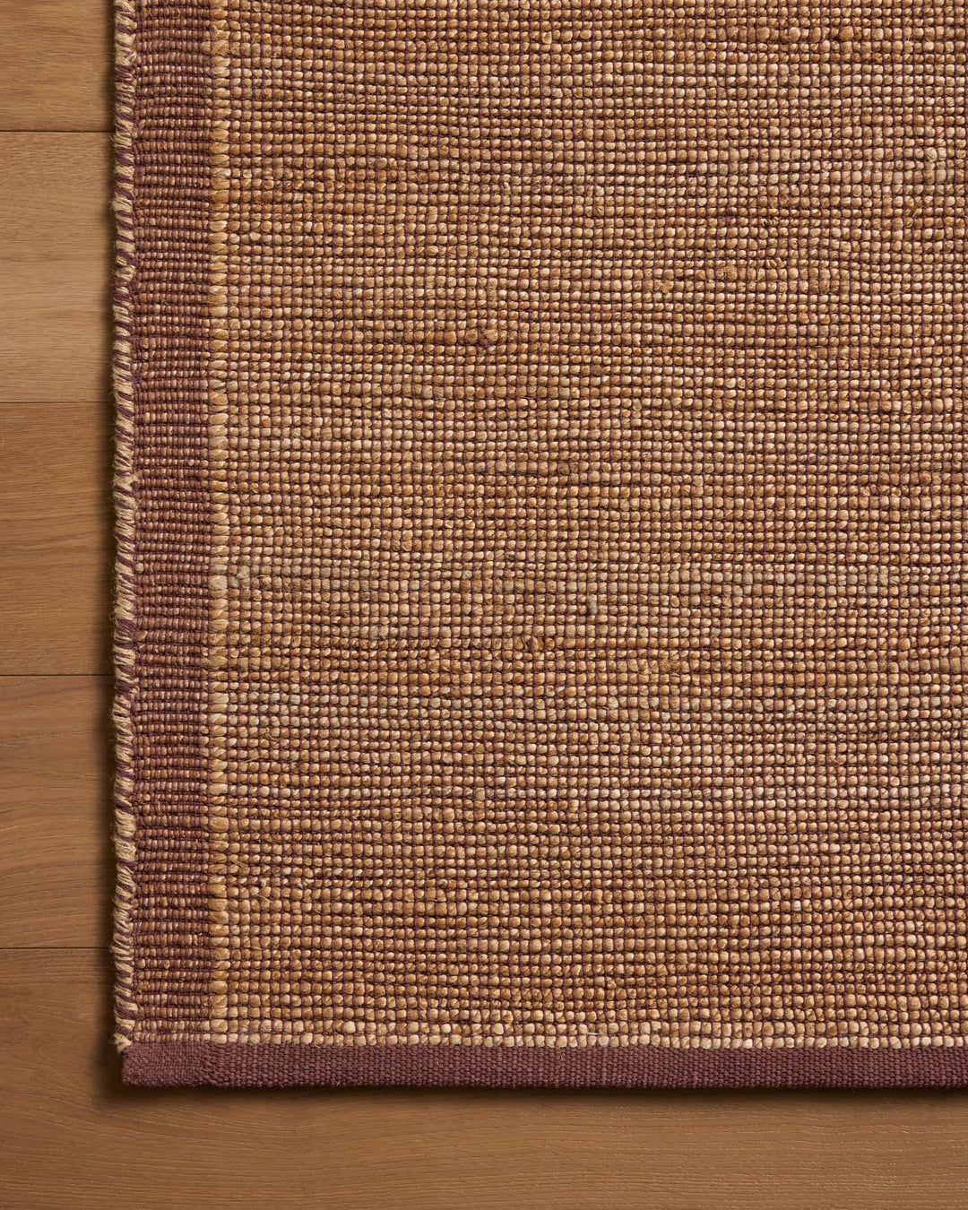 Tapis Gertrude naturel et prune Amber Lewis × Loloi — détail du tissage