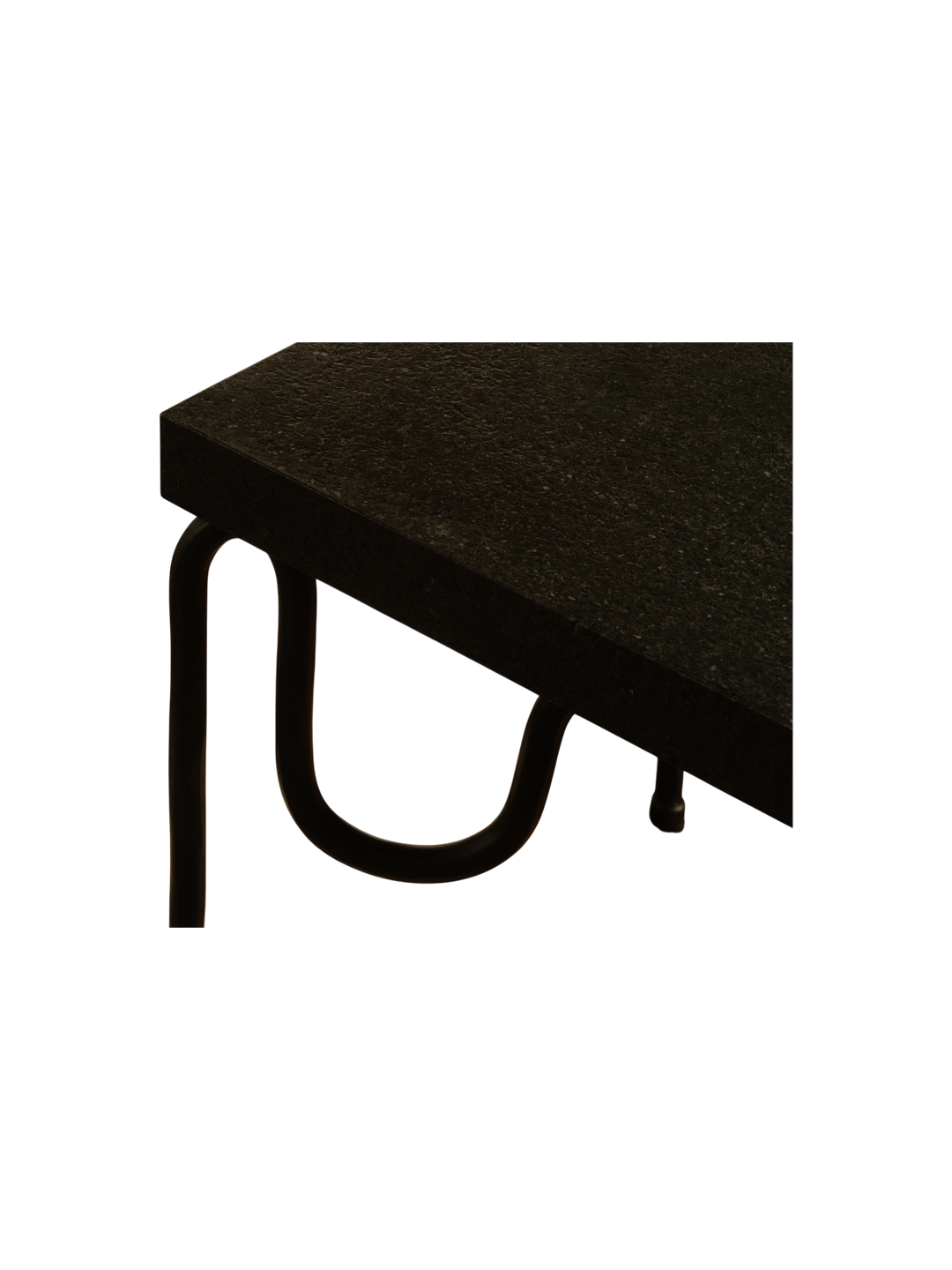 GETTY-Table-Appoint-Fer-Noire-Élégante