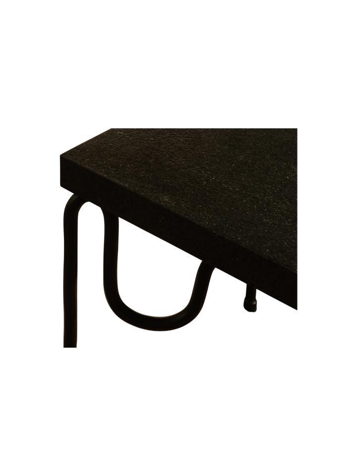 GETTY-Table-Appoint-Fer-Noire-Élégante