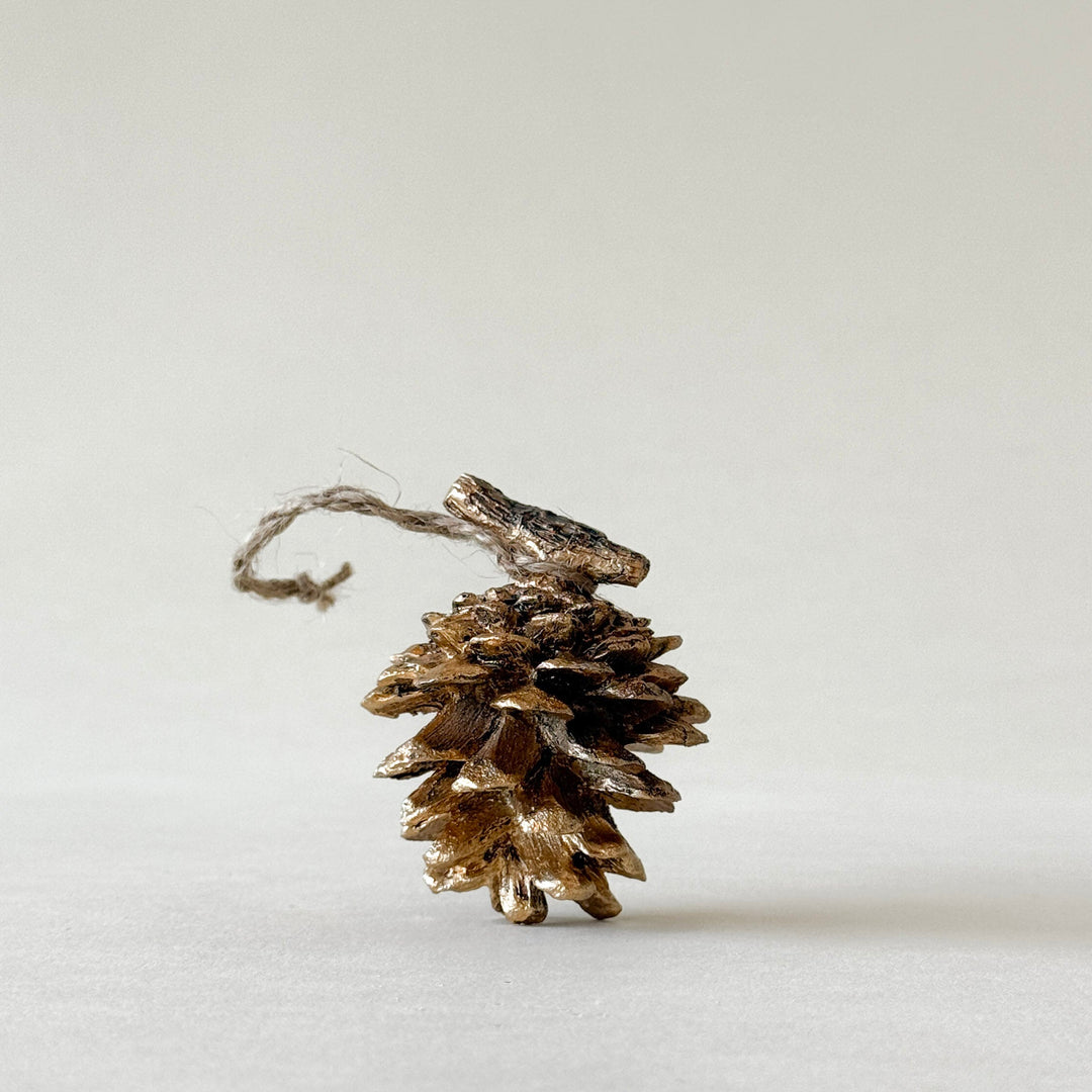 Ornement de pomme de pin 2,75''  Maison Olive