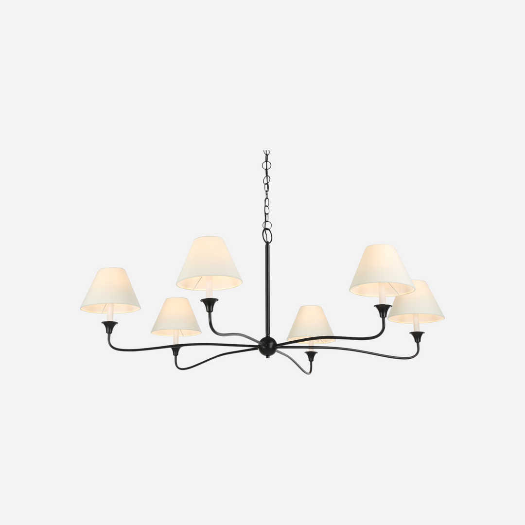 Chandelier Turner allumé avec huit abat-jour en lin blanc cassé