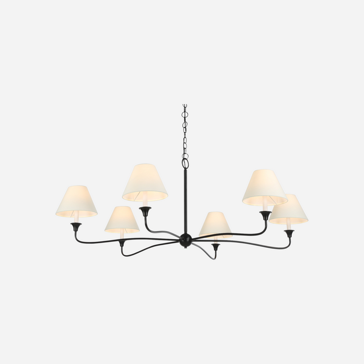 Chandelier Turner allumé avec huit abat-jour en lin blanc cassé