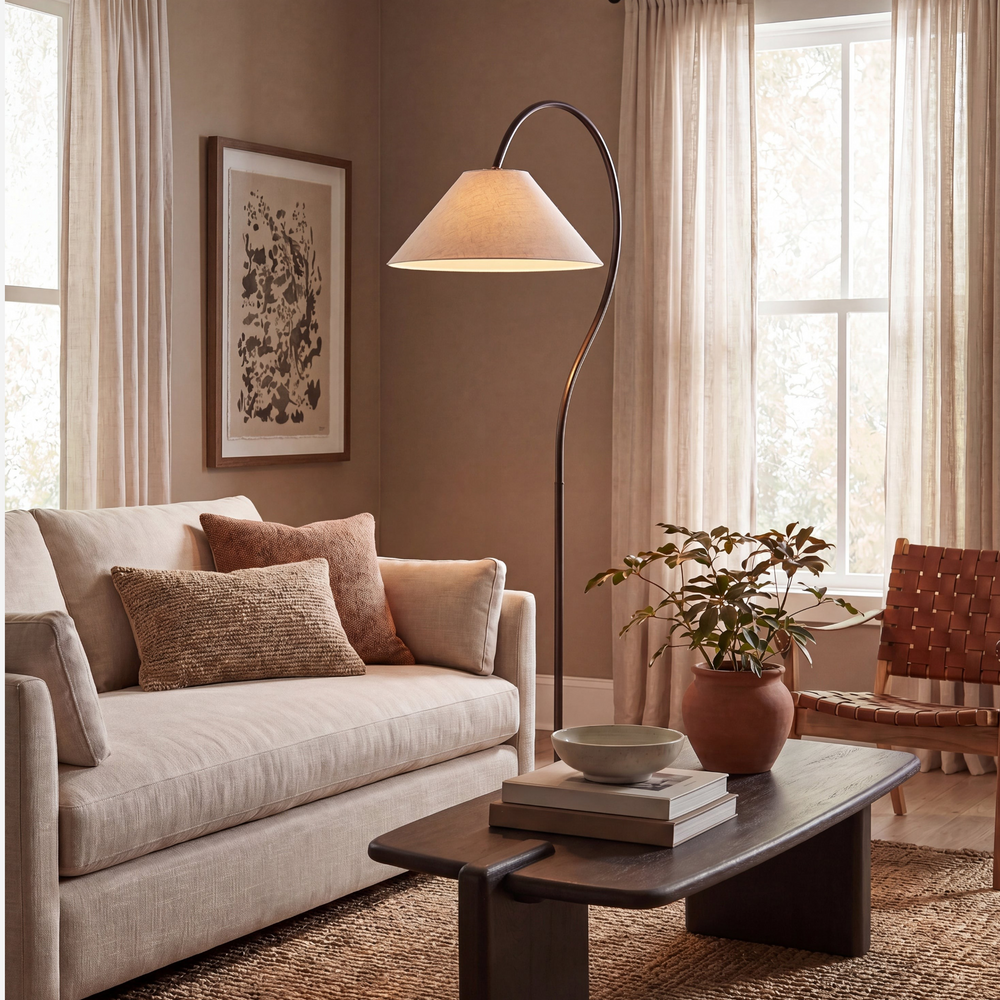 Lampadaire Aureline dans un salon contemporain