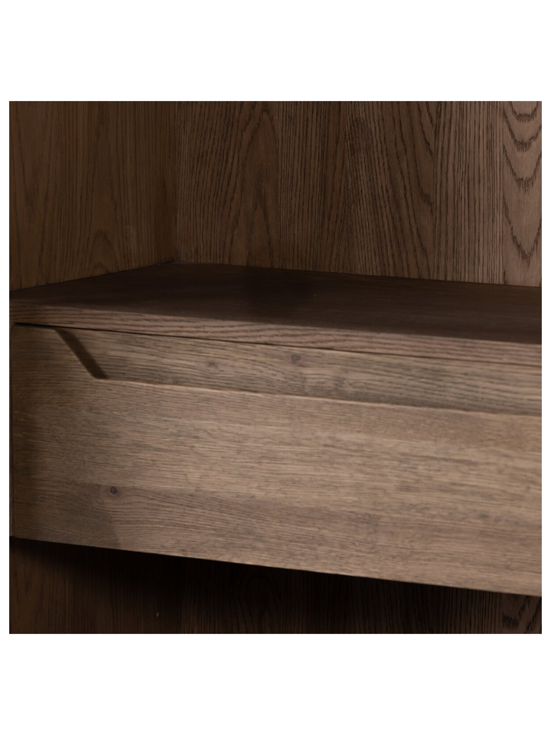 Cabinet-Bois-Vitree-Rangement-Salon