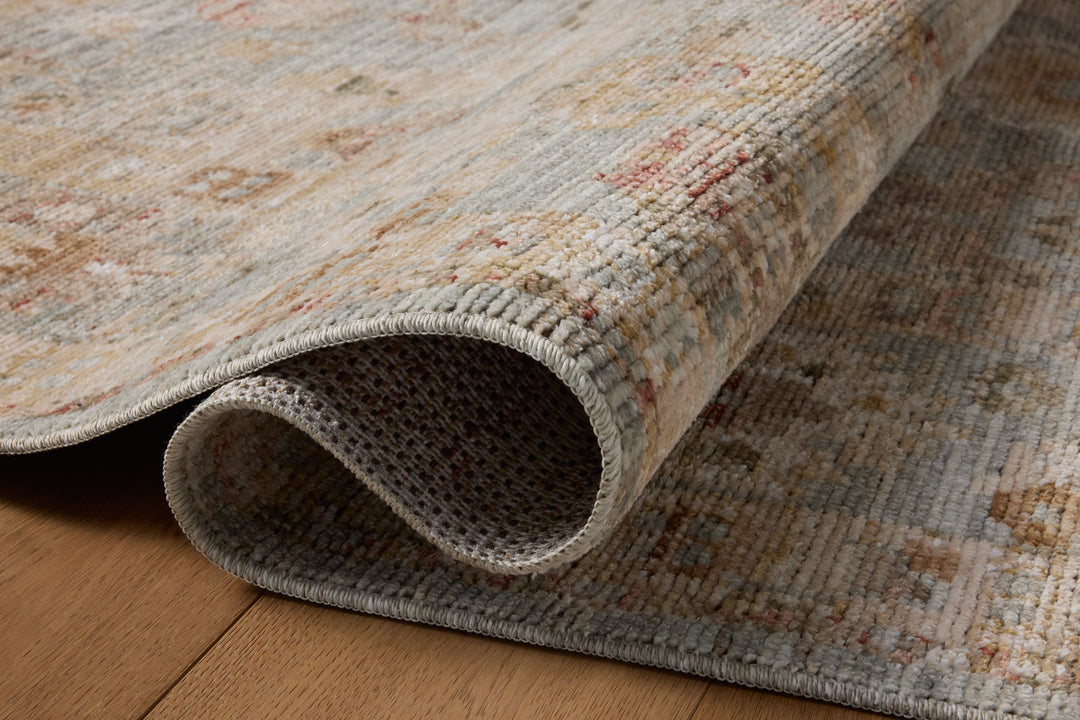 Tapis Nella ciel multicolore Amber Lewis × Loloi — détail de la texture