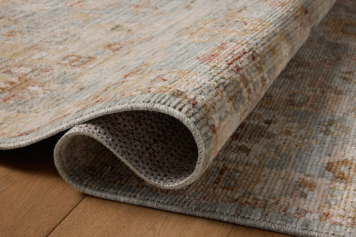 Tapis Nella ciel multicolore Amber Lewis × Loloi — détail de la texture