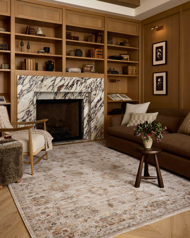 Tapis Nella ivoire multicolore Amber Lewis × Loloi — dans un décor