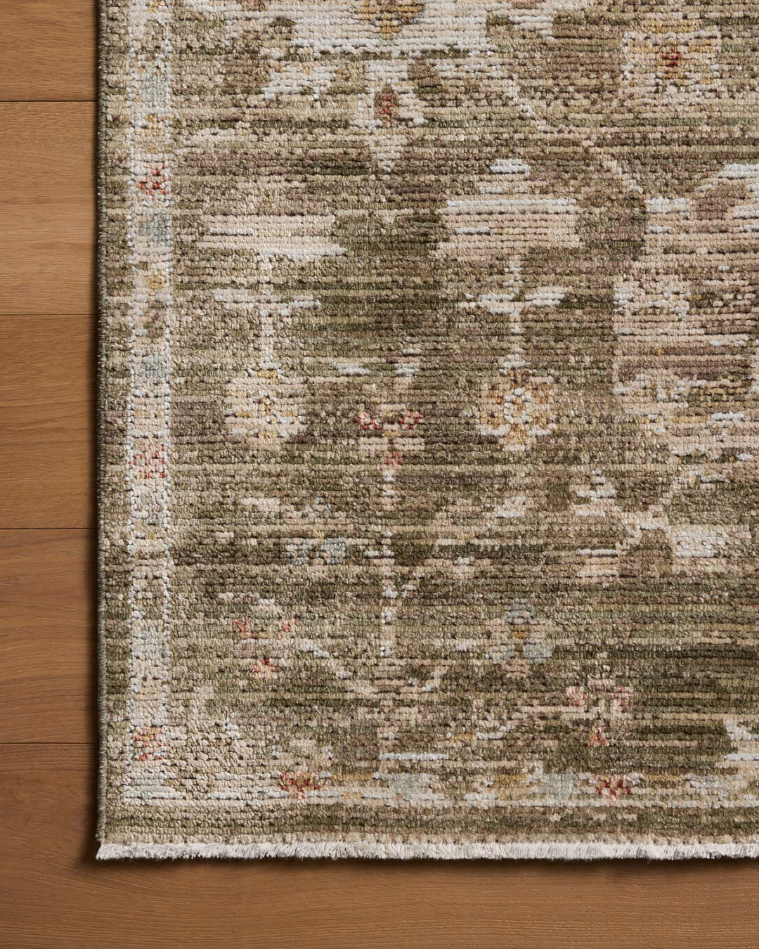 Tapis Nella olive multicolore Amber Lewis × Loloi — détail de la texture
