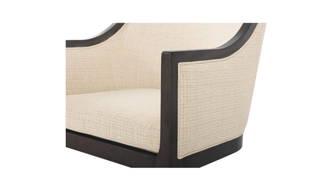 Chaise de bureau FIRTH avoine, détail de l’accoudoir en frêne