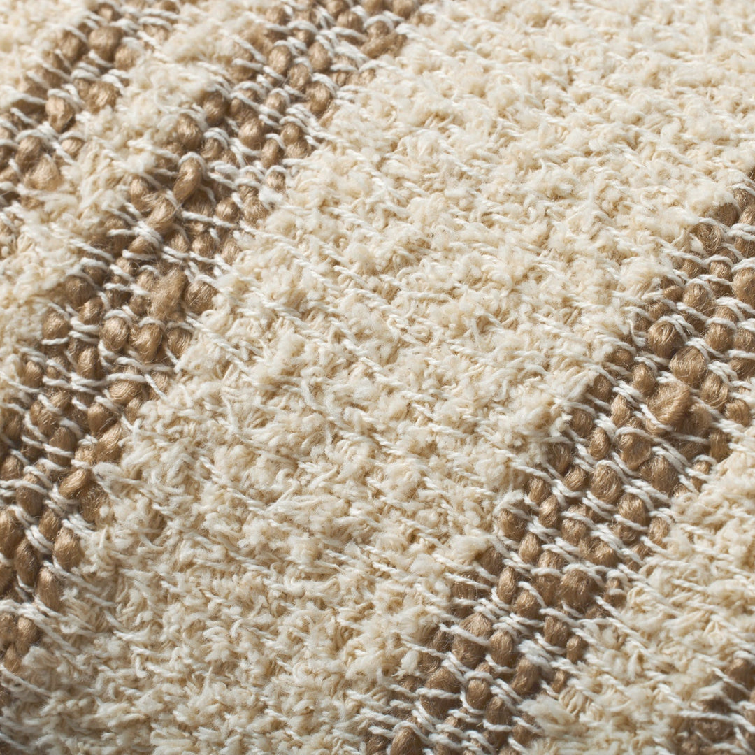 Texture du coussin Léonard Brigette Romanek x Loloi Natural / Tan