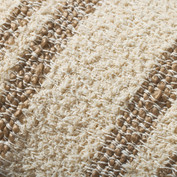 Texture du coussin Léonard Brigette Romanek x Loloi Natural / Tan