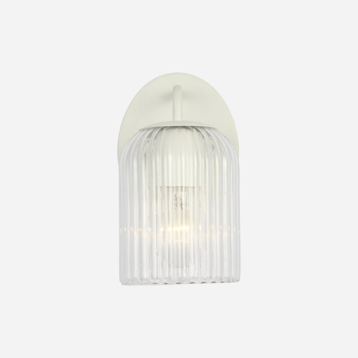 Applique murale Maison Olive EISELE au design minimaliste avec abat-jour en verre cannelé et support blanc