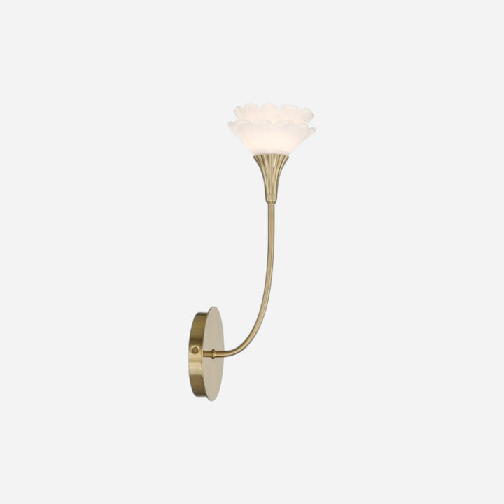 Applique murale Maison Olive Florena avec fleur en verre blanc nacré et bras courbé en laiton noble