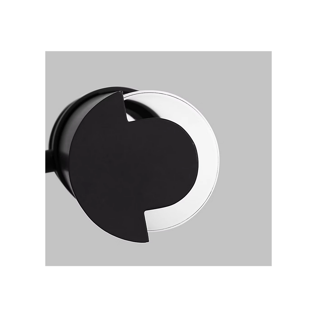 Applique murale Maison Olive Kiel au design minimaliste noir avec diffuseur cylindrique en verre givré