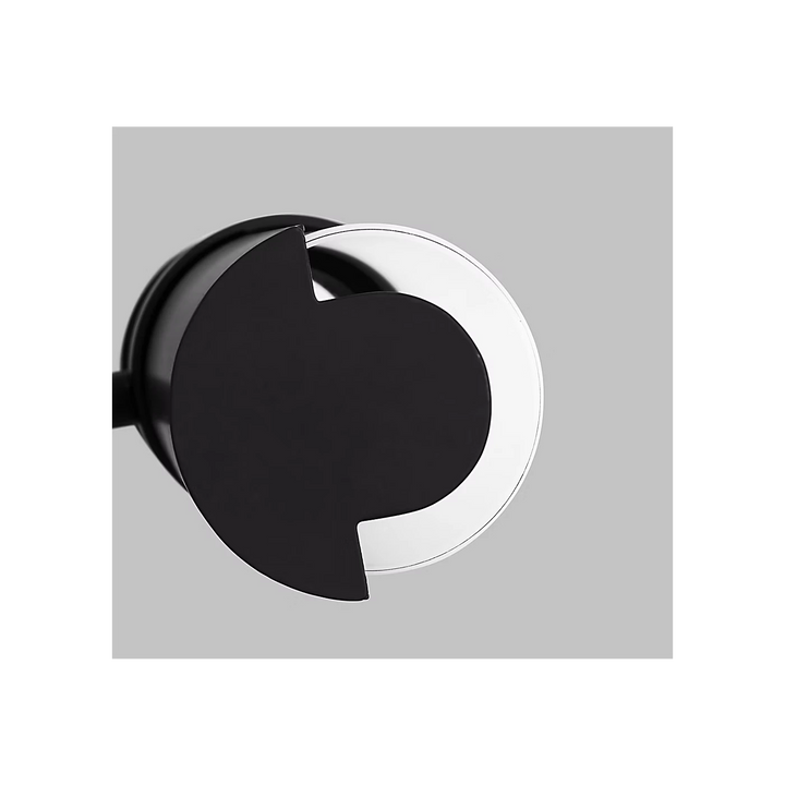 Applique murale Maison Olive Kiel au design minimaliste noir avec diffuseur cylindrique en verre givré