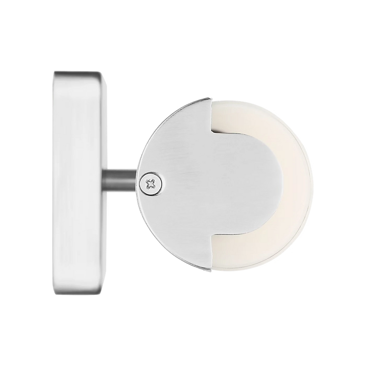 Applique murale Maison Olive Kiel en métal argenté avec diffuseur cylindrique en verre givré, vue de profil
