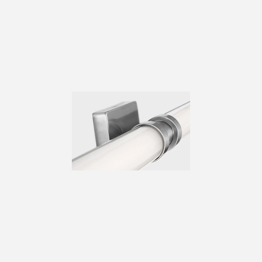 Applique murale Maison Olive Kiel avec diffuseur cylindrique en verre givré et support métallique brossé