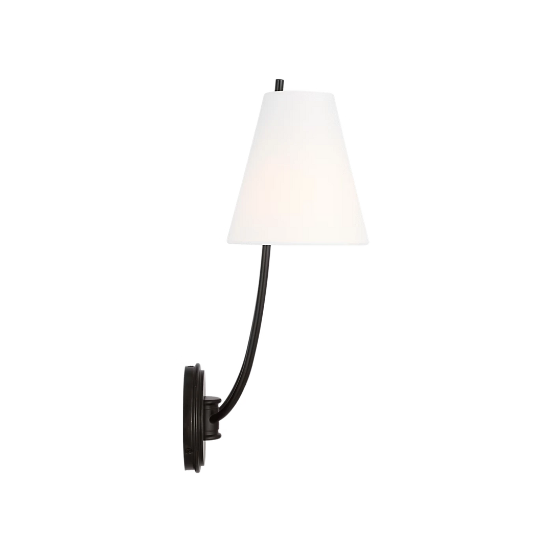 Applique murale Maison Olive en laiton doré avec abat-jour blanc conique, style classique et élégant.