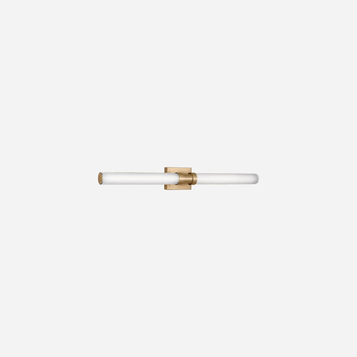 Applique murale Maison Olive Kiel en laiton brossé avec diffuseur cylindrique en verre givré au design minimaliste