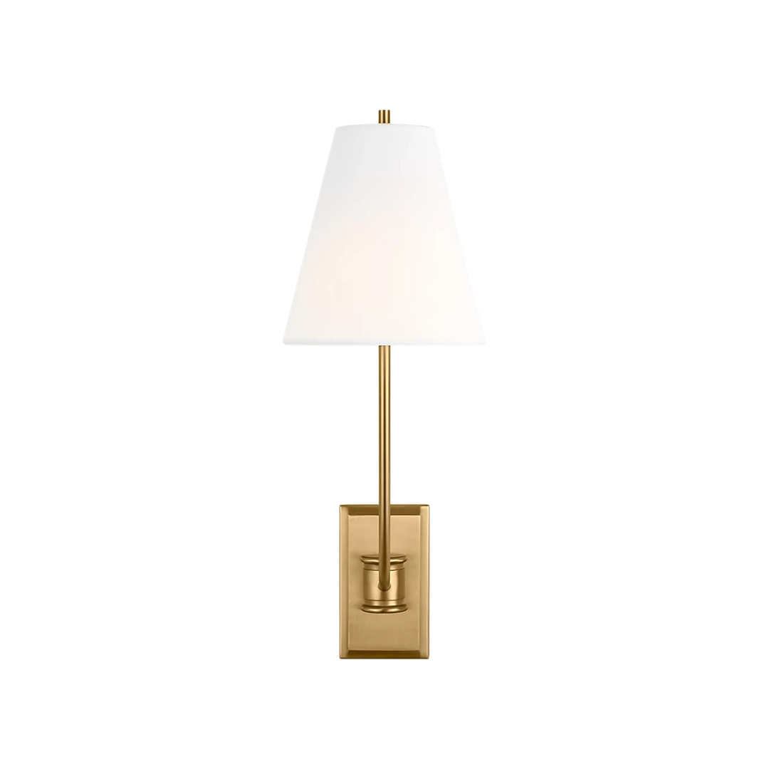 Maison Olive applique murale en métal doré brossé avec abat-jour blanc conique, style élégant.