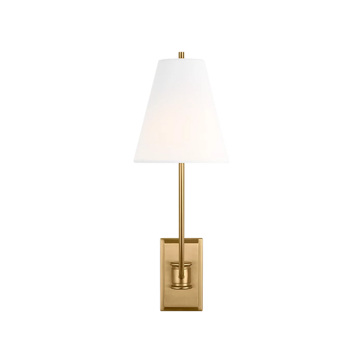 Maison Olive applique murale en métal doré brossé avec abat-jour blanc conique, style élégant.