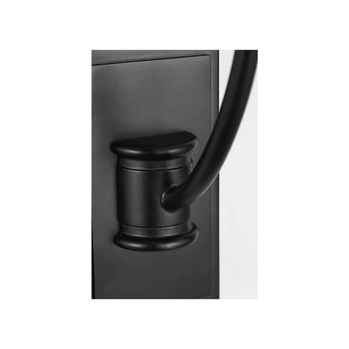 Maison Olive applique murale en métal noir finition mate, design classique avec bras courbé.