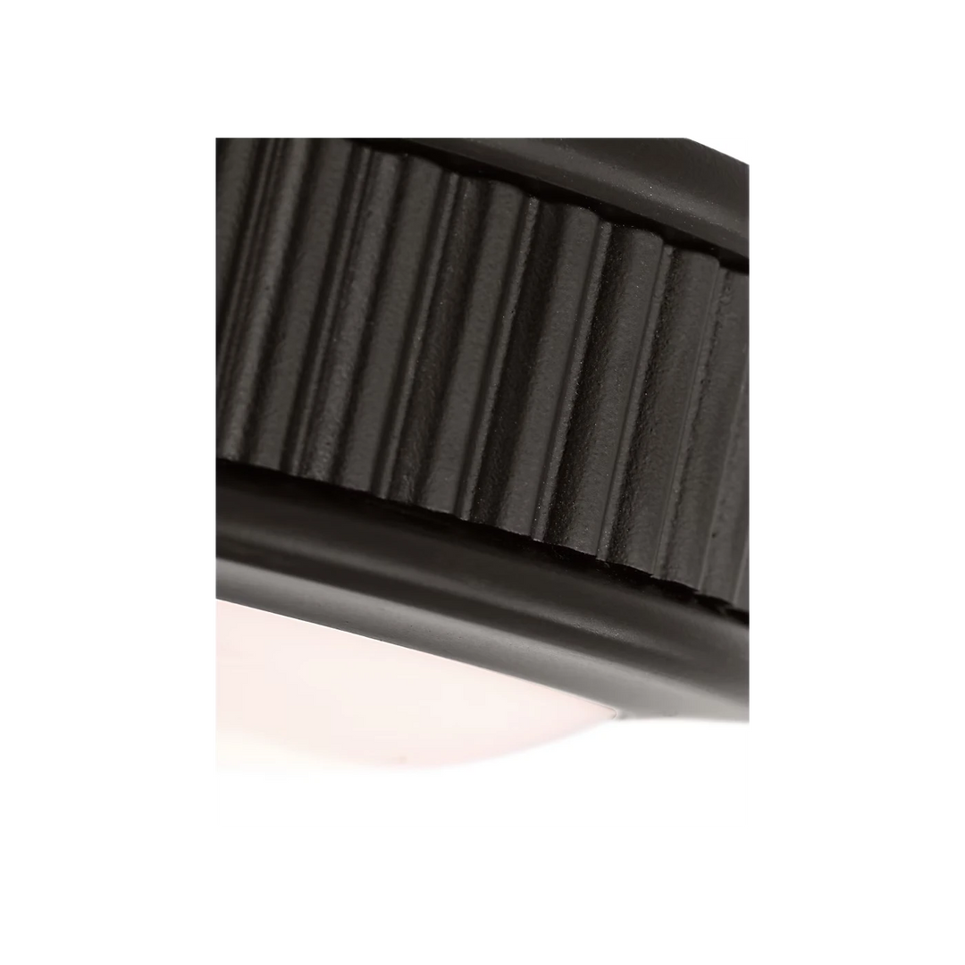 Applique murale Maison Olive cylindrique noire cannelée avec abat-jour diffusant en verre opale